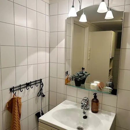 Varm Kjellerleilighet Med Parkering Og Lader *