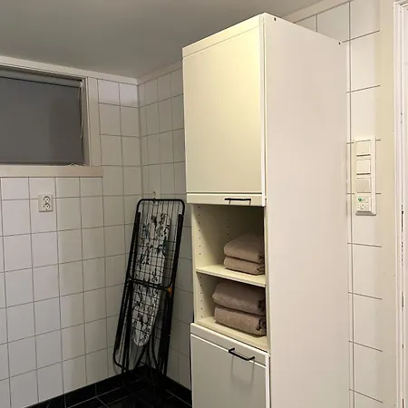Varm Kjellerleilighet Med Parkering Og Lader *