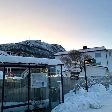 Varm Kjellerleilighet Med Parkering Og Lader