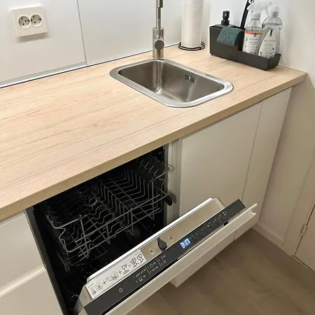 Varm Kjellerleilighet Med Parkering Og Lader Apartment