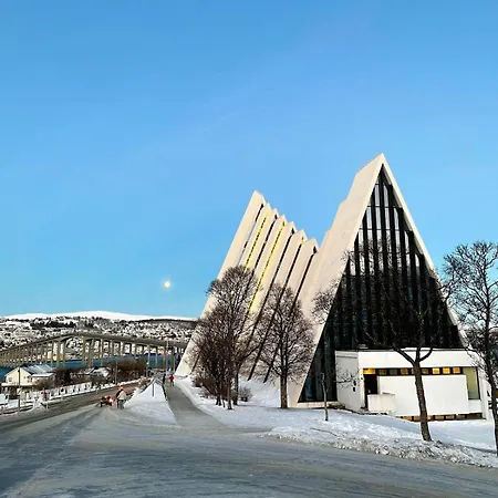 Lejlighed Varm Kjellerleilighet Med Parkering Og Lader Tromsø