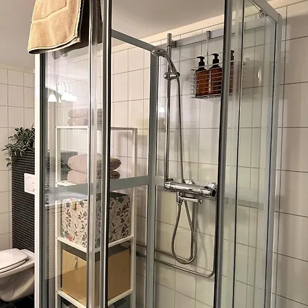 דירה Varm Kjellerleilighet Med Parkering Og Lader *